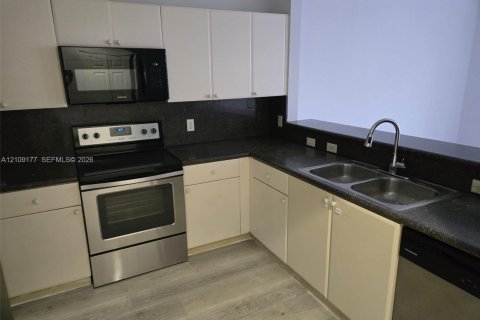 Condo in Miramar, Florida, 3 bedrooms № 2424955 - photo 3