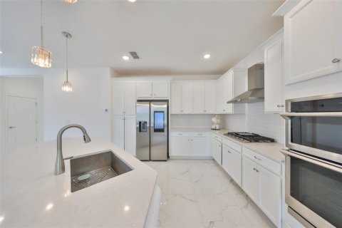 House in Apollo Beach, Florida 4 bedrooms, 211.17 sq.m. № 1569518 - photo 9