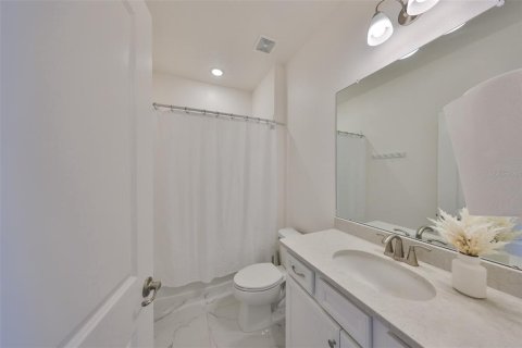 House in Apollo Beach, Florida 4 bedrooms, 211.17 sq.m. № 1569518 - photo 17