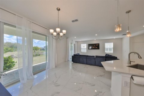 House in Apollo Beach, Florida 4 bedrooms, 211.17 sq.m. № 1569518 - photo 14