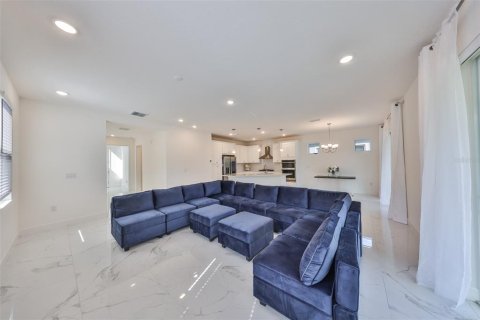 House in Apollo Beach, Florida 4 bedrooms, 211.17 sq.m. № 1569518 - photo 12