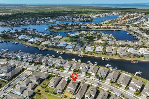 House in Apollo Beach, Florida 4 bedrooms, 211.17 sq.m. № 1569518 - photo 3