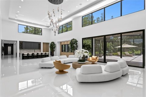 House in Lutz, Florida 6 bedrooms, 689.43 sq.m. № 2339732 - photo 8