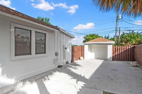 Casa en venta en West Palm Beach, Florida, 2 dormitorios, 115.01 m2 № 815250 - foto 1