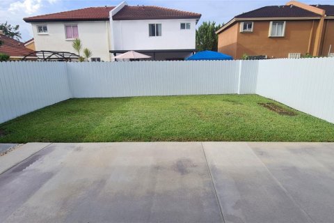 Casa en alquiler en Homestead, Florida, 3 dormitorios, 135.45 m2 № 1226641 - foto 1