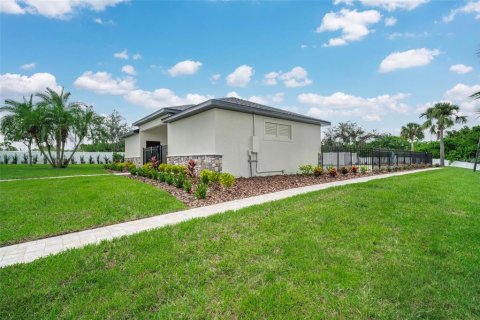 House in Avon Park, Florida 4 bedrooms, 180.32 sq.m. № 2266839 - photo 28