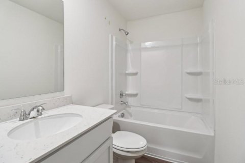 House in Avon Park, Florida 4 bedrooms, 180.32 sq.m. № 2266839 - photo 15