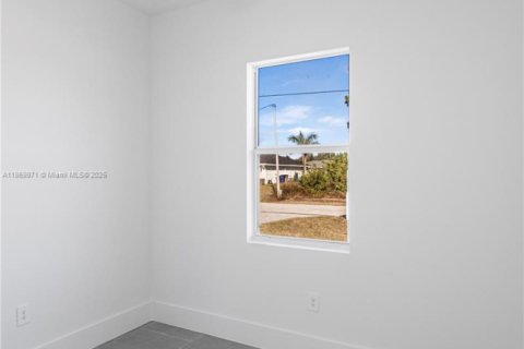 House in Lehigh Acres, Florida 3 bedrooms № 1896964 - photo 13
