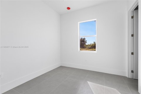 House in Lehigh Acres, Florida 3 bedrooms № 1896964 - photo 14