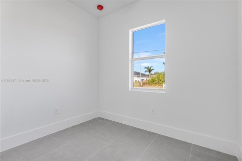 House in Lehigh Acres, Florida 3 bedrooms № 1896964 - photo 9