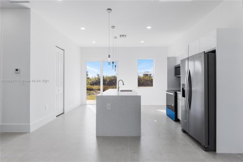 House in Lehigh Acres, Florida 3 bedrooms № 1896964 - photo 6