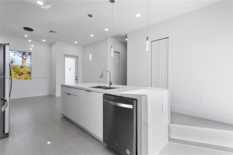 House in Lehigh Acres, Florida 3 bedrooms № 1896964 - photo 22