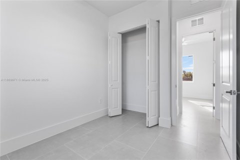 House in Lehigh Acres, Florida 3 bedrooms № 1896964 - photo 7