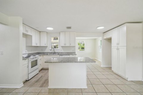 House in Spring Hill, Florida 3 bedrooms, 99.03 sq.m. № 1806657 - photo 9