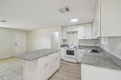 House in Spring Hill, Florida 3 bedrooms, 99.03 sq.m. № 1806657 - photo 14