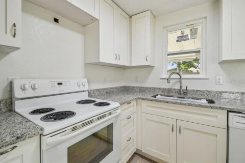 House in Spring Hill, Florida 3 bedrooms, 99.03 sq.m. № 1806657 - photo 12
