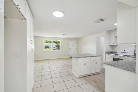 House in Spring Hill, Florida 3 bedrooms, 99.03 sq.m. № 1806657 - photo 16