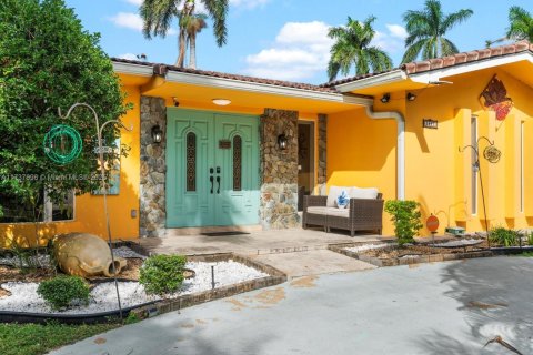 House in Hollywood, Florida 4 bedrooms, 212.19 sq.m. № 2021604 - photo 7