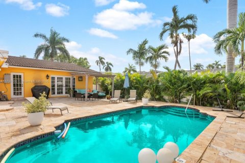 House in Hollywood, Florida 4 bedrooms, 212.19 sq.m. № 2021604