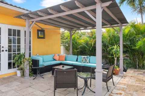 House in Hollywood, Florida 4 bedrooms, 212.19 sq.m. № 2021604 - photo 11