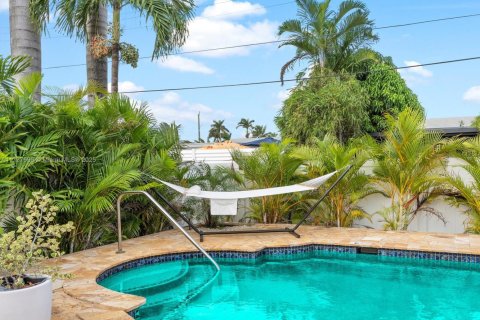 House in Hollywood, Florida 4 bedrooms, 212.19 sq.m. № 2021604 - photo 15