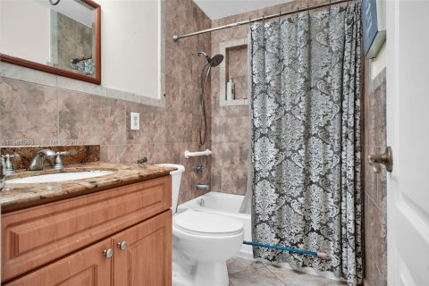 Casa en venta en Miami, Florida, 4 dormitorios, 174.66 m2 № 2080836 - foto 7