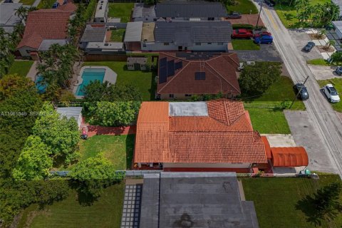 Casa en venta en Miami, Florida, 4 dormitorios, 174.66 m2 № 2080836 - foto 2