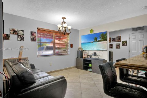Casa en venta en Miami, Florida, 4 dormitorios, 174.66 m2 № 2080836 - foto 6