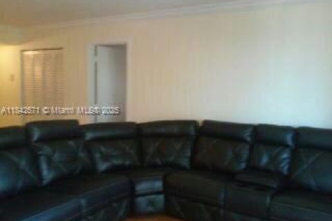 Condo in Lauderhill, Florida, 1 bedroom  № 1834015 - photo 14