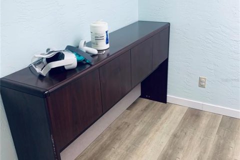 Immobilier commercial à louer à New Smyrna Beach, Floride: 97.92 m2 № 1734265 - photo 5