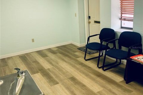 Immobilier commercial à louer à New Smyrna Beach, Floride: 97.92 m2 № 1734265 - photo 2
