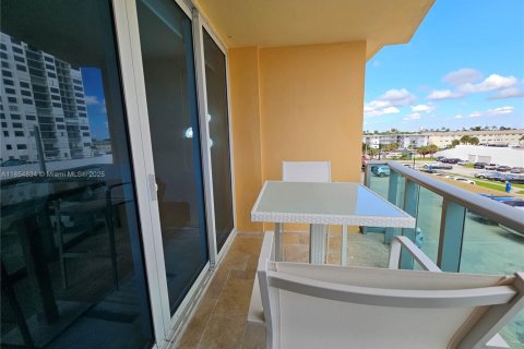 Copropriété à louer à Hollywood, Floride: 1 chambre, 77.57 m2 № 1878353 - photo 27