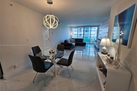 Copropriété à louer à Hollywood, Floride: 1 chambre, 77.57 m2 № 1878353 - photo 6