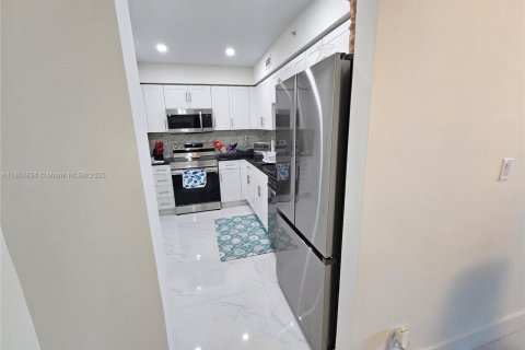 Copropriété à louer à Hollywood, Floride: 1 chambre, 77.57 m2 № 1878353 - photo 7