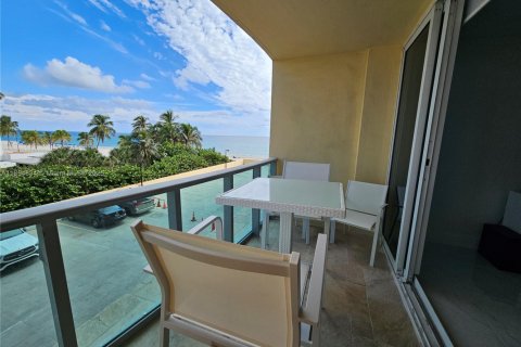 Copropriété à louer à Hollywood, Floride: 1 chambre, 77.57 m2 № 1878353 - photo 2
