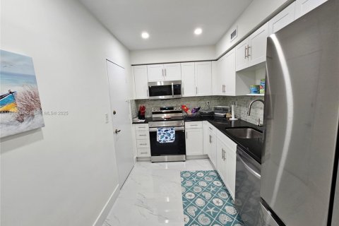 Copropriété à louer à Hollywood, Floride: 1 chambre, 77.57 m2 № 1878353 - photo 9