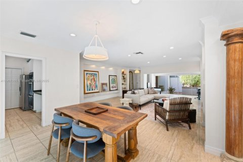 House in Miami, Florida 3 bedrooms, 162.11 sq.m. № 1953397 - photo 15