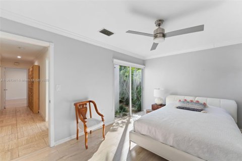 House in Miami, Florida 3 bedrooms, 162.11 sq.m. № 1953397 - photo 24