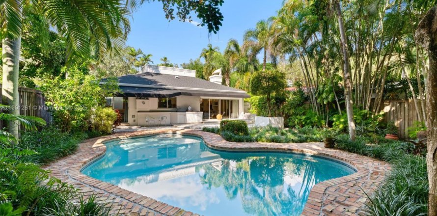 House in Miami, Florida 3 bedrooms, 162.11 sq.m. № 1953397