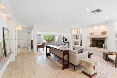 House in Miami, Florida 3 bedrooms, 162.11 sq.m. № 1953397 - photo 11