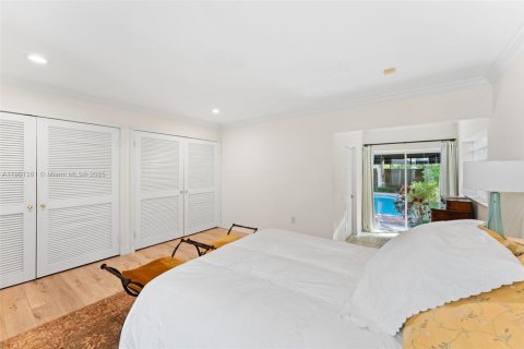 House in Miami, Florida 3 bedrooms, 162.11 sq.m. № 1953397 - photo 21
