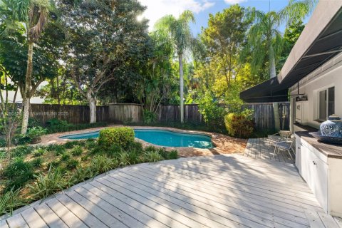 House in Miami, Florida 3 bedrooms, 162.11 sq.m. № 1953397 - photo 30