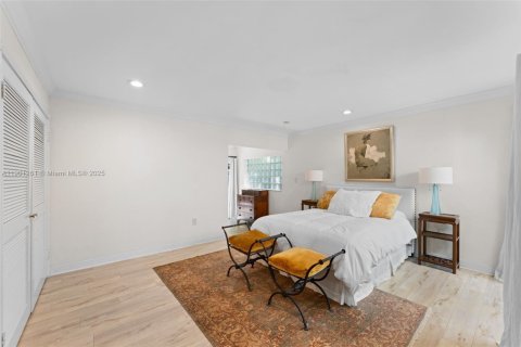 House in Miami, Florida 3 bedrooms, 162.11 sq.m. № 1953397 - photo 20