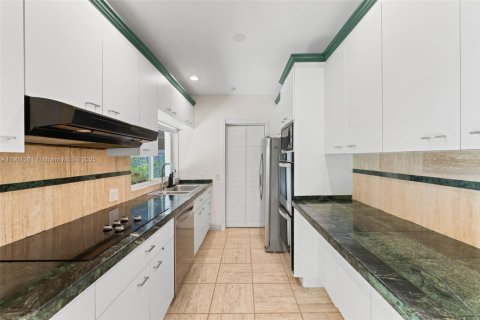 House in Miami, Florida 3 bedrooms, 162.11 sq.m. № 1953397 - photo 16