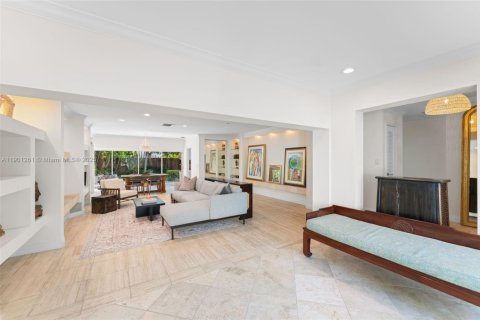 House in Miami, Florida 3 bedrooms, 162.11 sq.m. № 1953397 - photo 10
