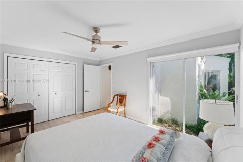 House in Miami, Florida 3 bedrooms, 162.11 sq.m. № 1953397 - photo 25