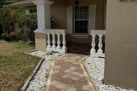 House in Lehigh Acres, Florida 3 bedrooms, 135.45 sq.m. № 1675992 - photo 2