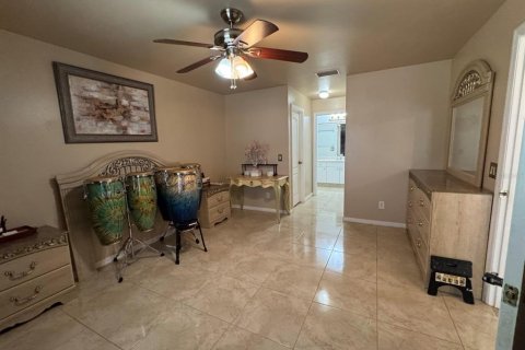 House in Lehigh Acres, Florida 3 bedrooms, 135.45 sq.m. № 1675992 - photo 15