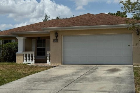 House in Lehigh Acres, Florida 3 bedrooms, 135.45 sq.m. № 1675992 - photo 1