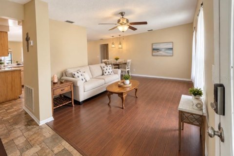 Villa ou maison à vendre à Spring Hill, Floride: 2 chambres, 121.24 m2 № 2356480 - photo 5